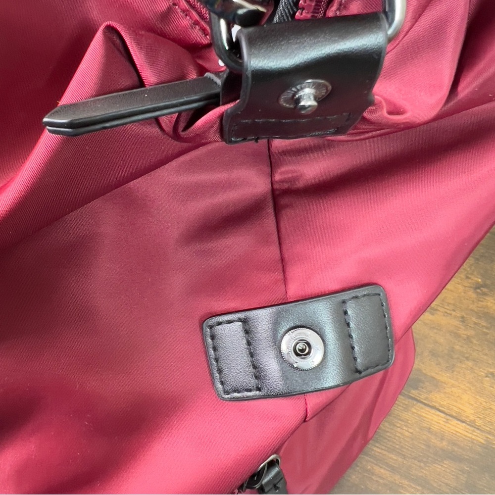 Mondani New York WeekenderTote/Duffle/Gym Bag Holds Sneakers & Yoga Mat … - Picture 8 of 14